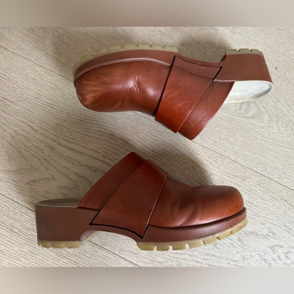 ECCO Comfort
Women's Leather Clog size 38 (US 7-7.5) - Picture 8 of 12